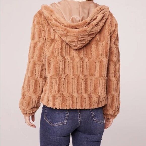🧸NWT Band of the Free Caramel Faux Fur jacket Size Small - 1-2 DAY QUICK SHIP - Picture 3 of 7